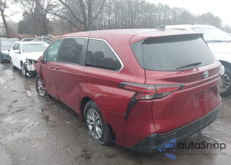 2021 Toyota Sienna Le z USA, uszkodzony, nr VIN 5TDKRKEC6MS046707